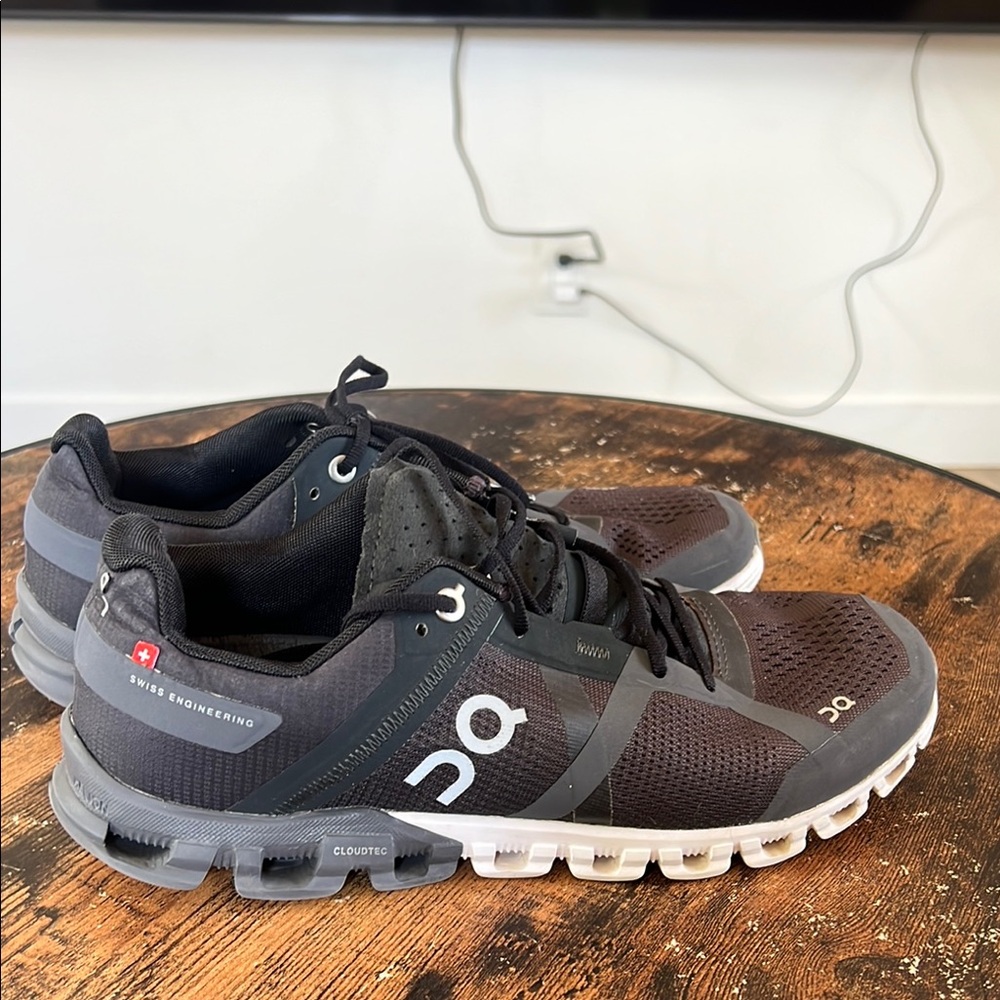 On Running Black and White Athletic Shoes with Cloud Technology Swiss Engi